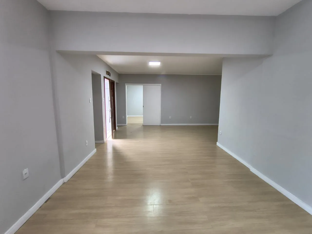 Unfurnished house with 4 bedrooms and 4 bathrooms