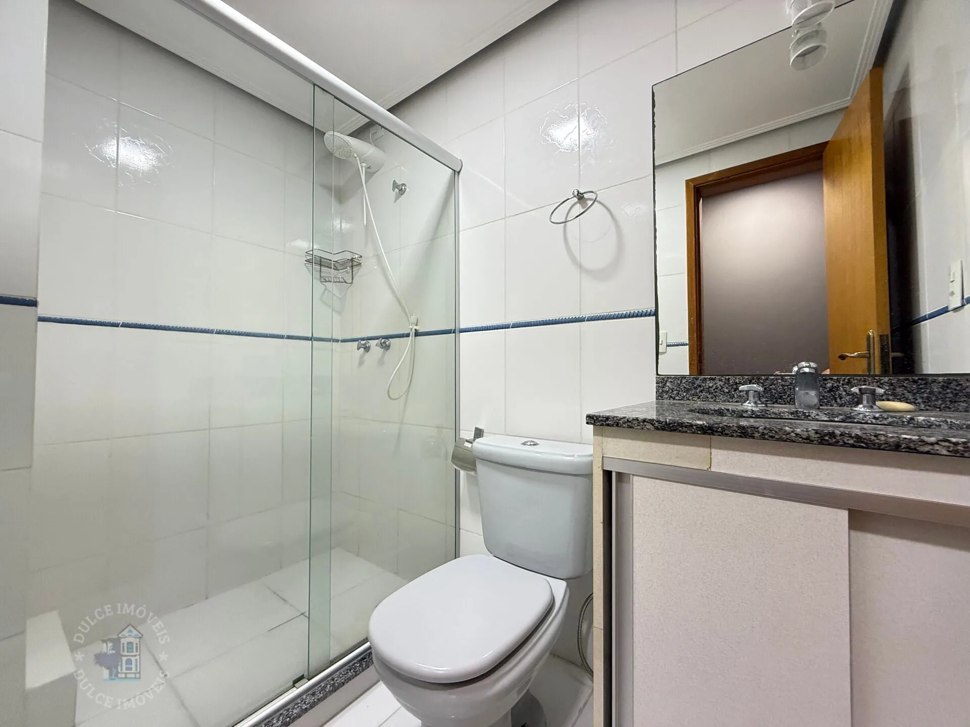 3-bedroom apartment with 1 en-suite and balcony — photo 3