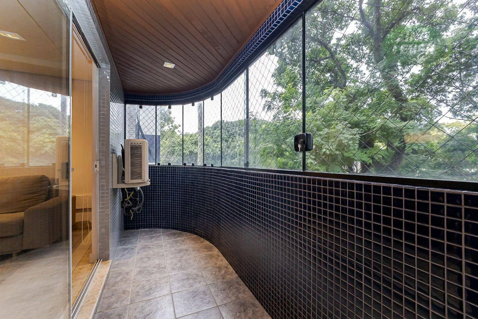 Apartment with 3 bedrooms, balcony and 135 m² — photo 8