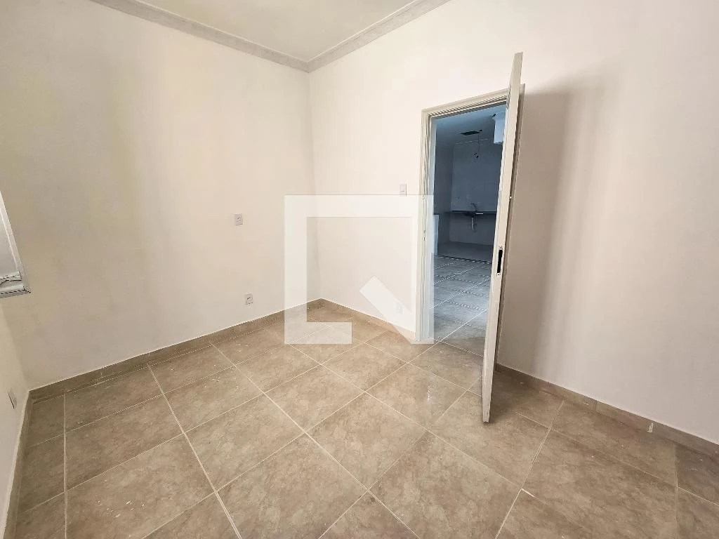 Apartment with 2 bedrooms and a glass-enclosed shower — photo 13