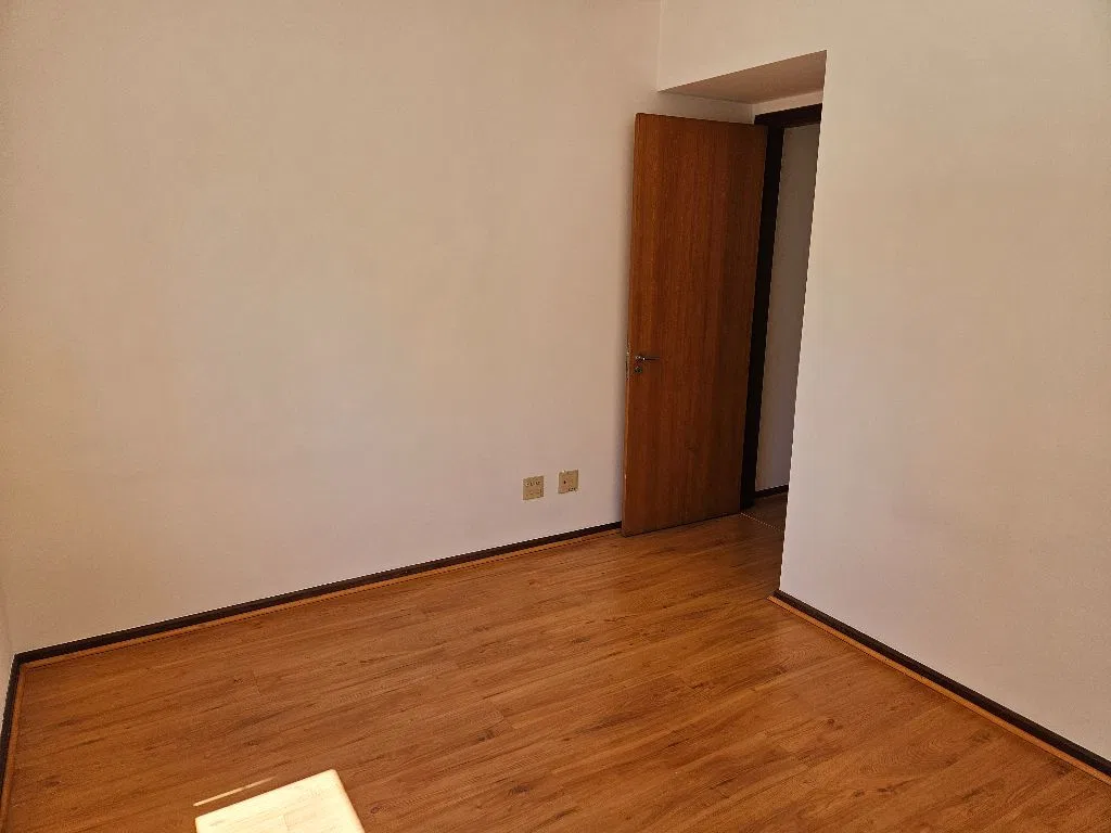 Balcony with a grill in a one-bedroom apartment, 62 m² — photo 20