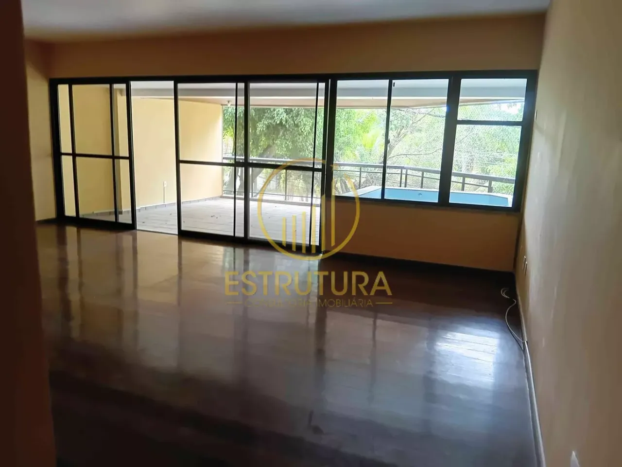 4-bedroom apartment with 3 bathrooms and a balcony — photo 16