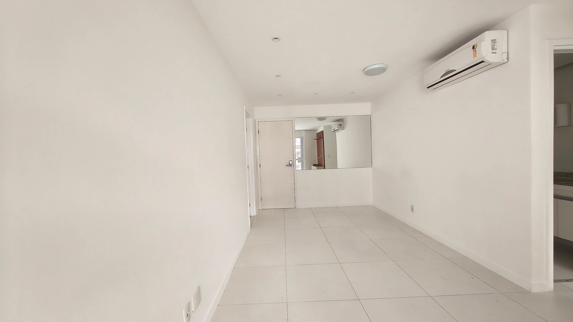 Unfurnished apartment with 2 bedrooms and 2 bathrooms — photo 23