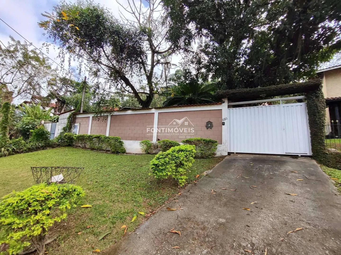 Bathtub in a 4-bedroom house, 139 m² — photo 40
