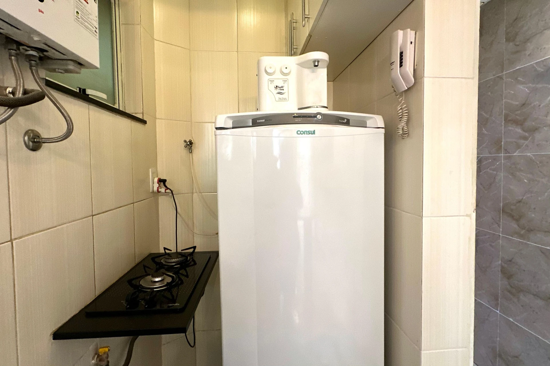 Apartamento mobiliado com cozinha americana e fogão a gás — photo 9