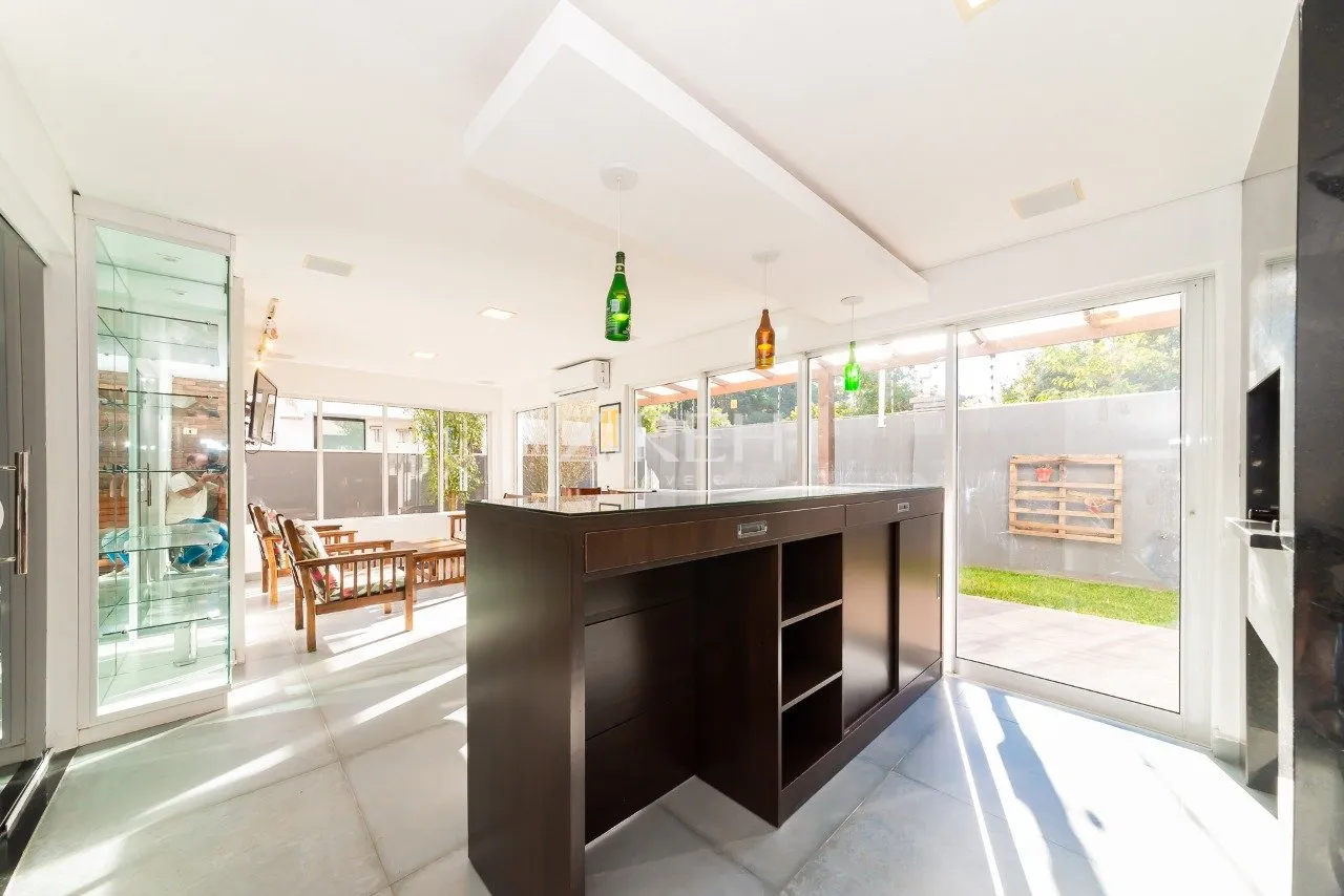 4-bedroom house with private garden — photo 18