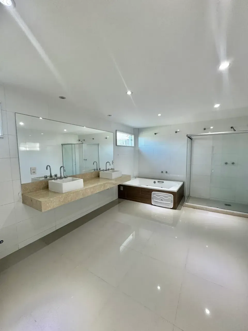 Unfurnished house with 5 bedrooms and 5 bathrooms — photo 8