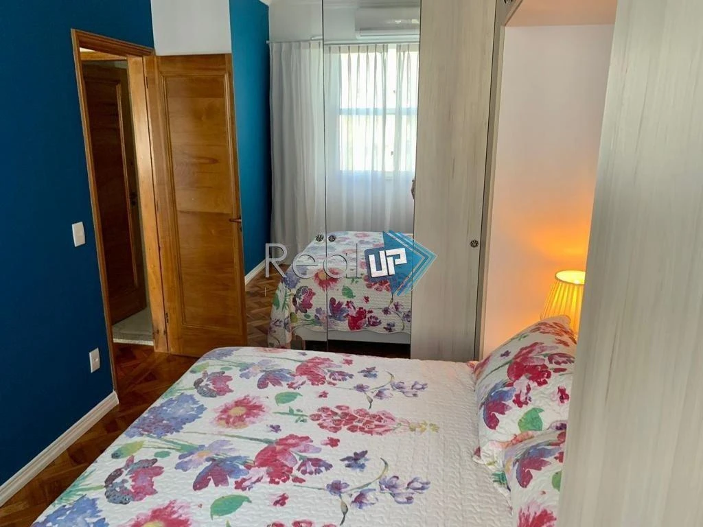 Wood or laminate floors in a 2-bedroom apartment, 80 m² — photo 6