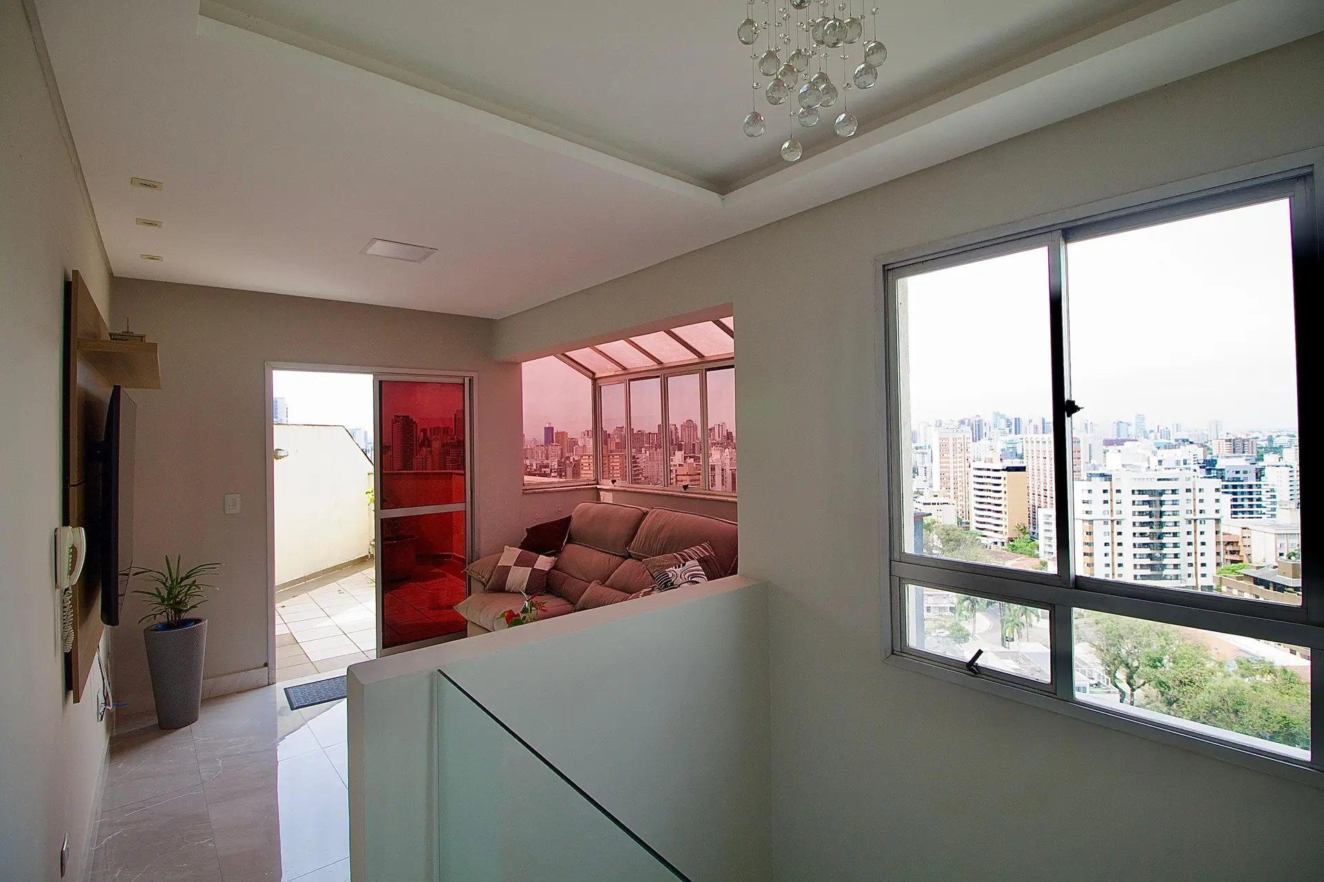 Floor-to-ceiling windows in a 2-bedroom apartment, 100 m² — photo 49