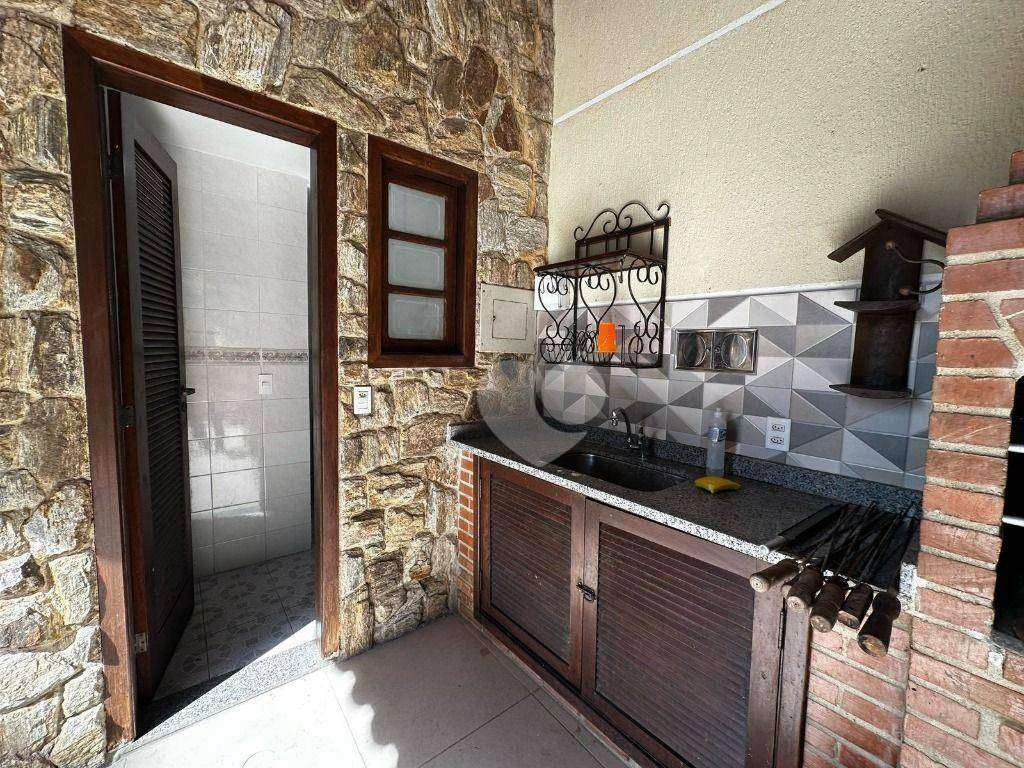 House with 3 bedrooms and 600 m², 4 parking spots — photo 2