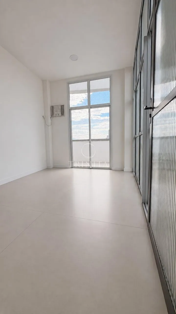 Unfurnished apartment with 3 bedrooms and 4 bathrooms — photo 8