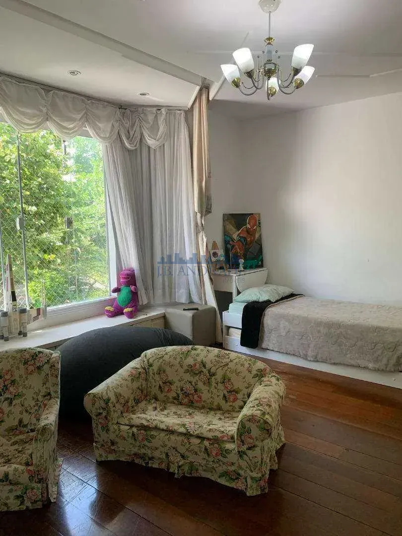 House with 6 en-suite bedrooms and 12 bathrooms — photo 32