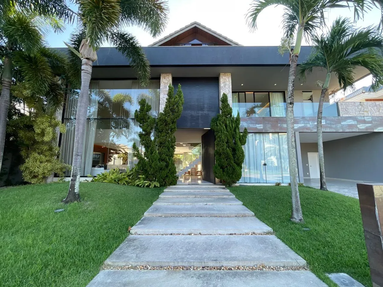 760 m² house with a private pool and a jacuzzi — photo 8