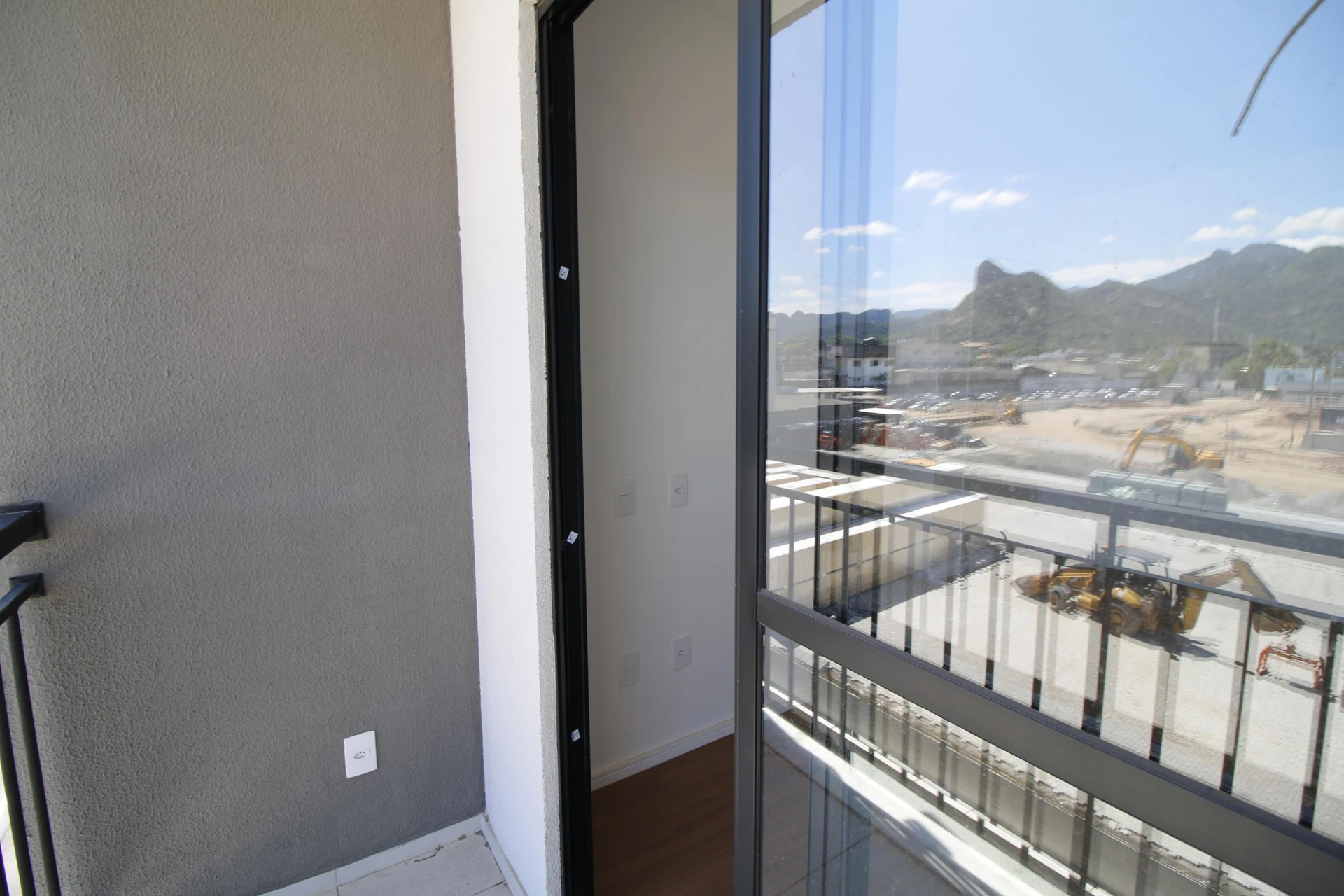 Unfurnished apartment with 2 bedrooms and 1 bathroom — photo 21