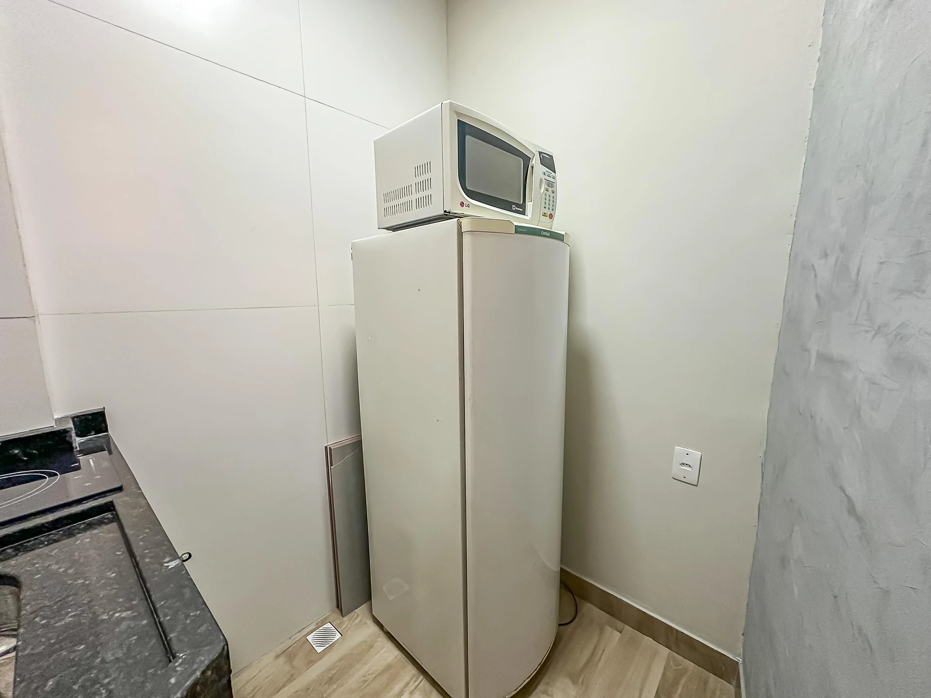 Furnished 1-bedroom apartment with no parking — photo 20