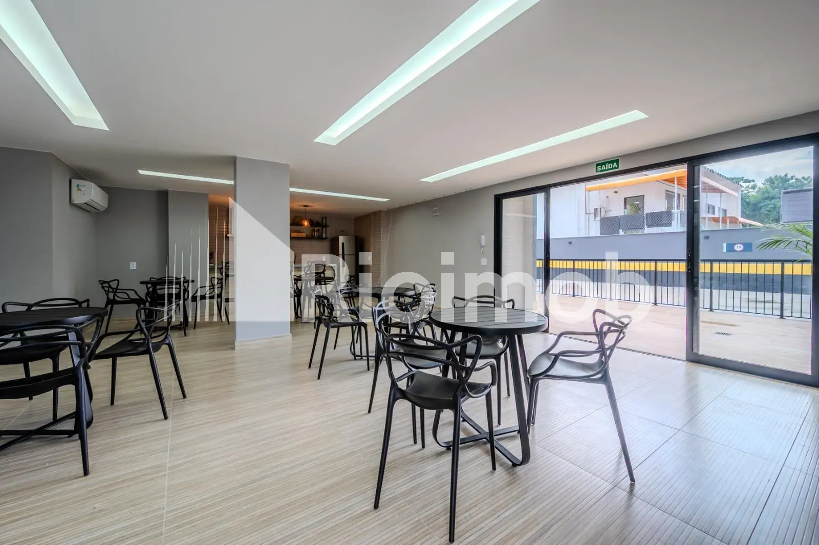 2-bedroom apartment with 1 suite and a balcony — photo 23