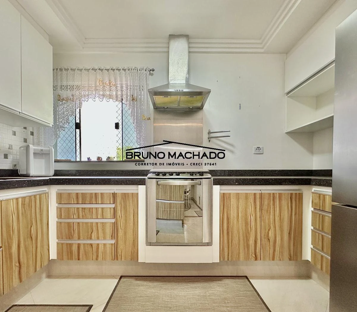 3-bedroom house with a walk-in closet in Curitiba — photo 21