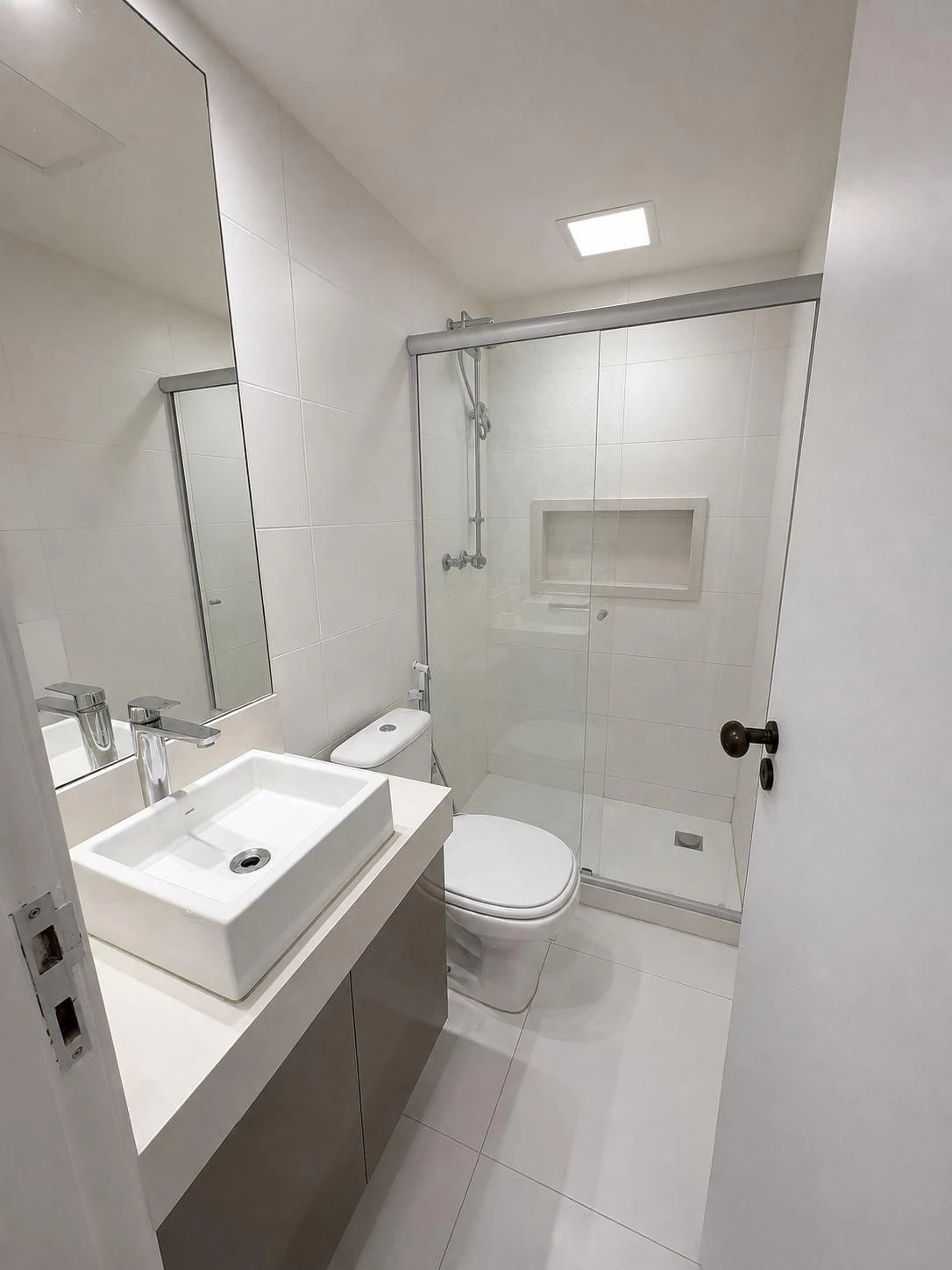 2-bedroom apartment in a building with a pool — photo 12