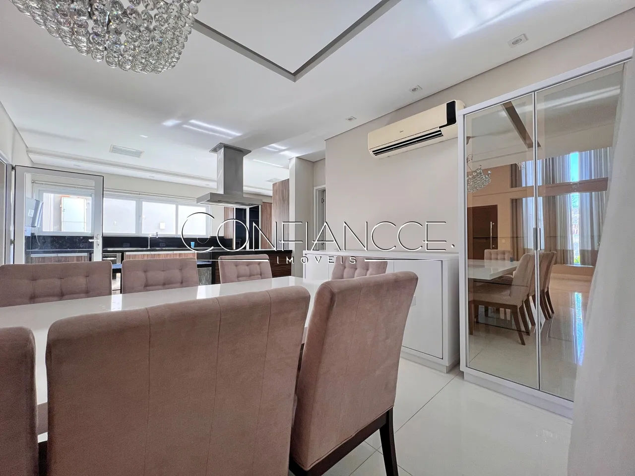 House with open-plan kitchen and 5 bedrooms and 5 baths — photo 9