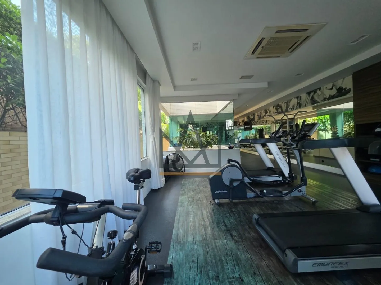 Квартира с 2 спальнями, suite и балконом, 77 м² — photo 18