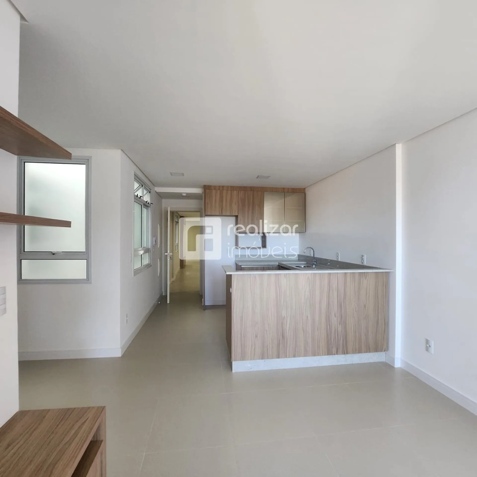 58 m² studio with an open-plan kitchen and 1 bedroom