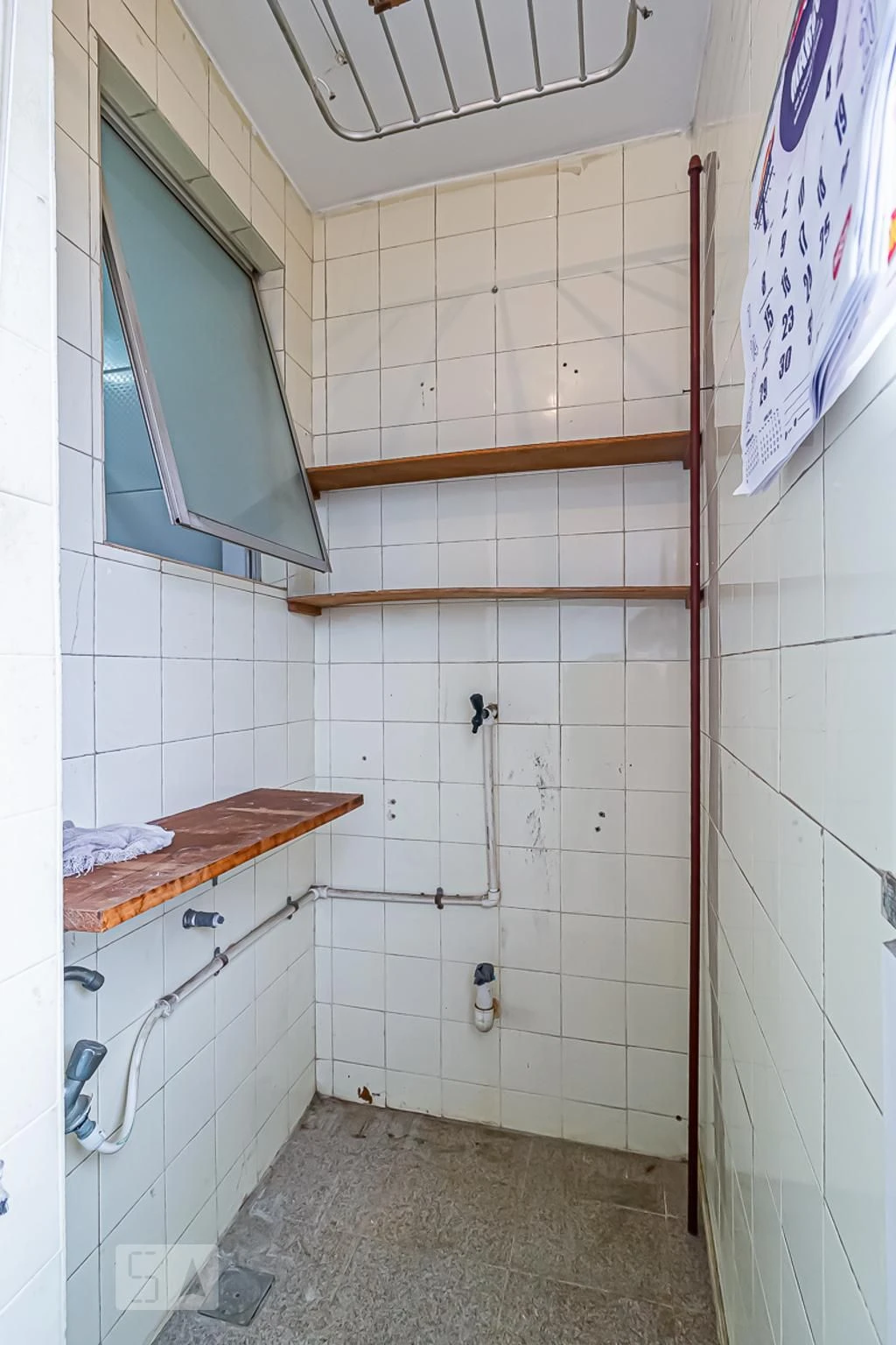 Unfurnished 2-bedroom apartment with a closed kitchen — photo 13