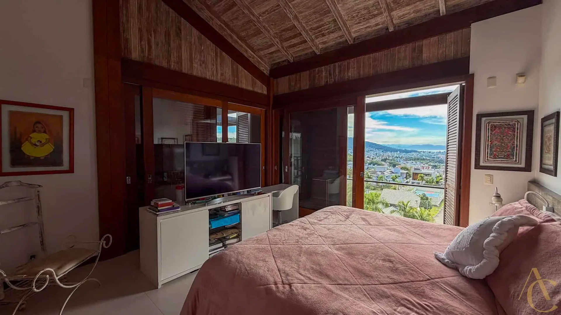 Furnished house, 689 m², with a grill on the balcony — photo 23
