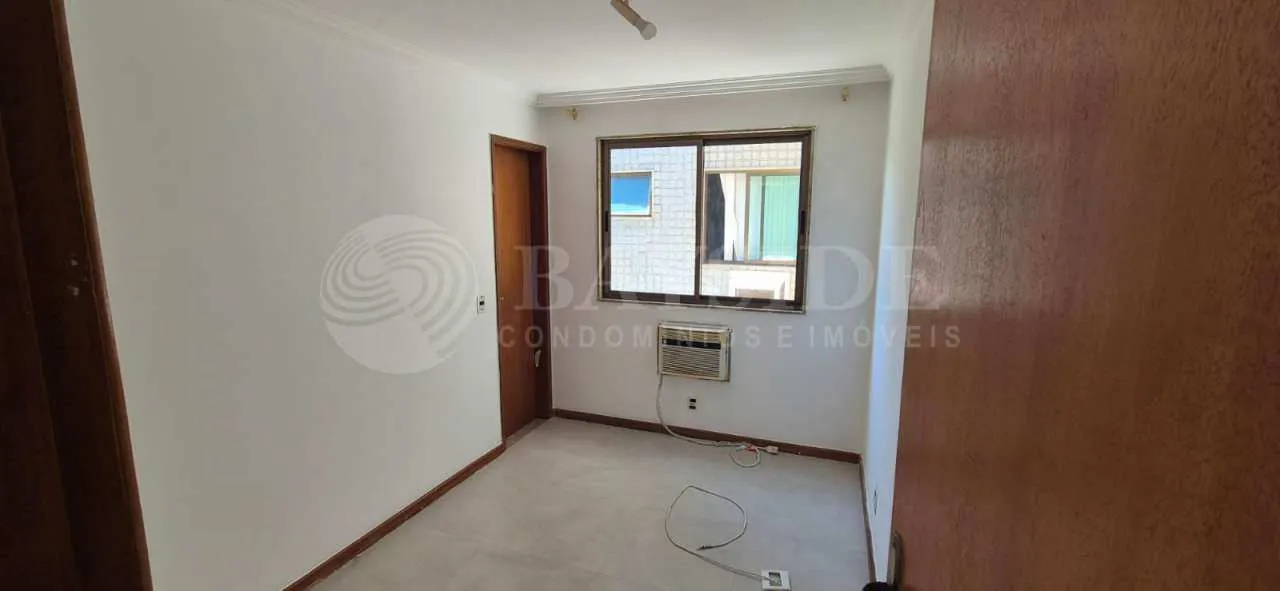 2-bedroom apartment with balcony and laundry area — photo 11