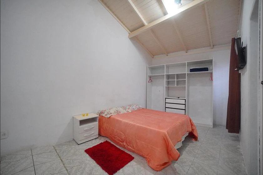 Furnished studio with 1 bedroom, 1 bathroom and balcony — photo 3