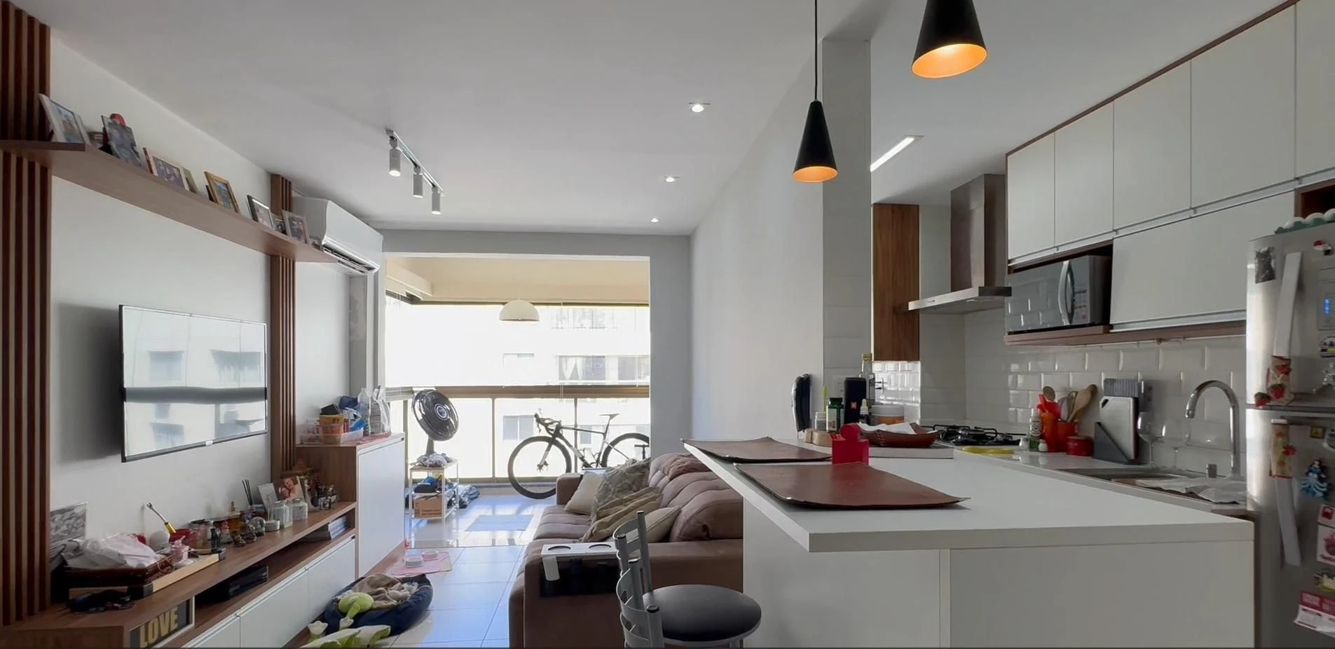 Apartamento mobiliado com 3 quartos e varanda e churrasqueira