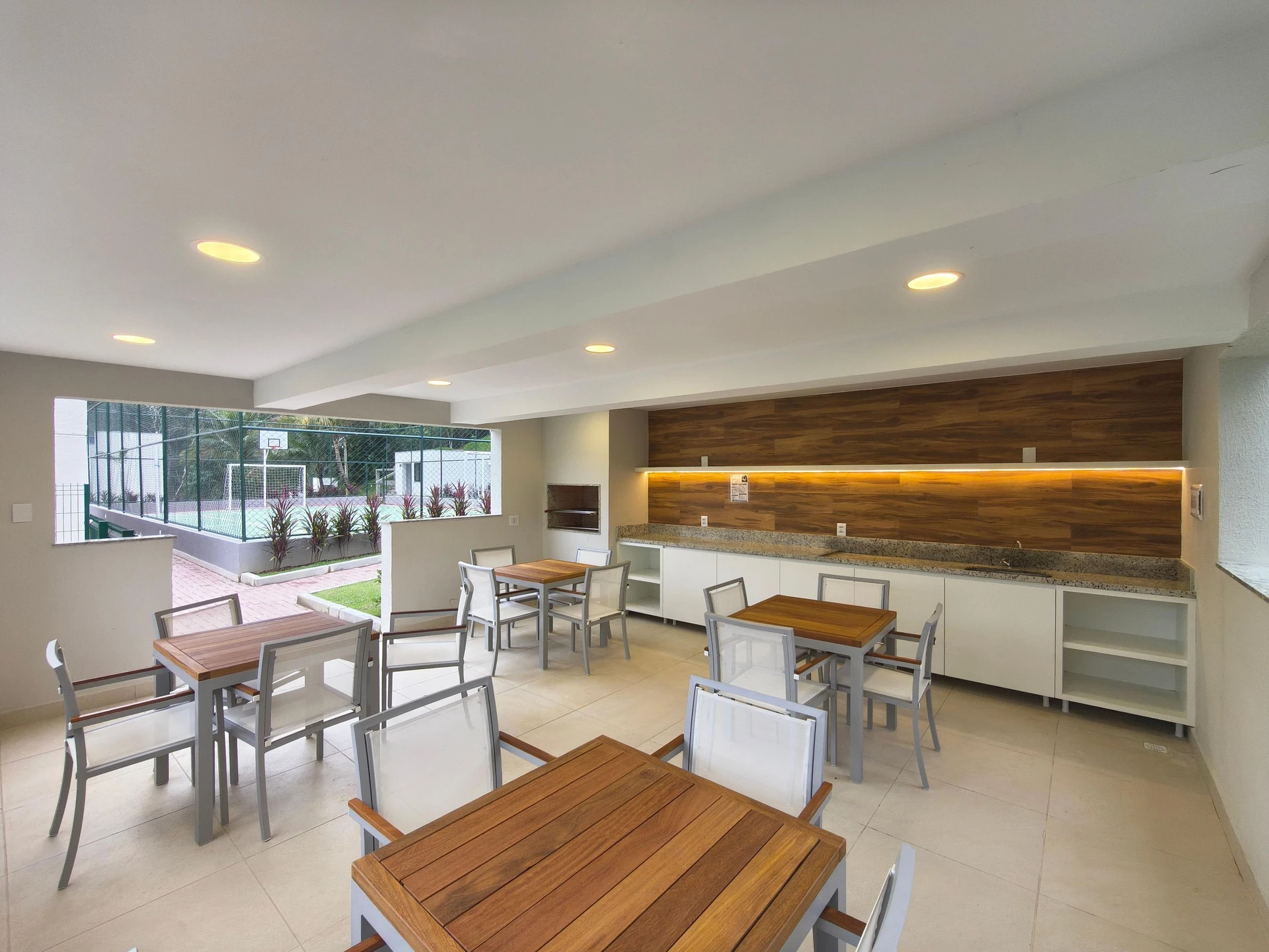 Apartamento mobiliado com 2 quartos, 1 banheiro e varanda — photo 65