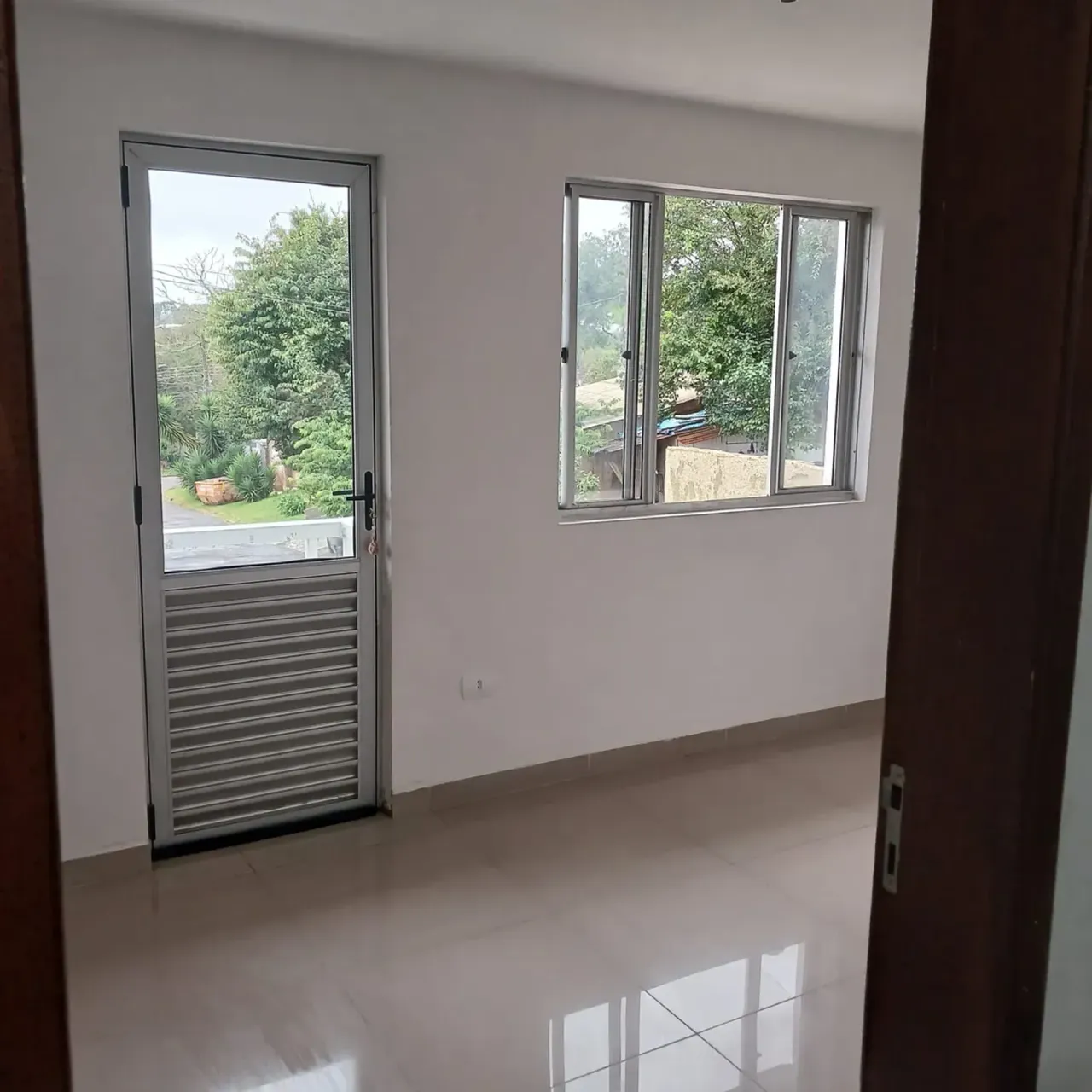 2-bedroom apartment with 1 bathroom and parking spot