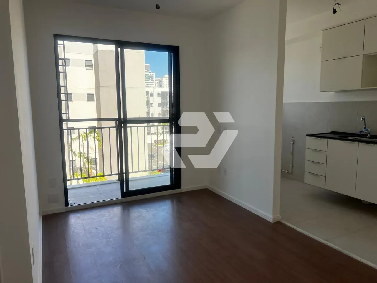 Unfurnished apartment with 2 bedrooms and a balcony — photo 2