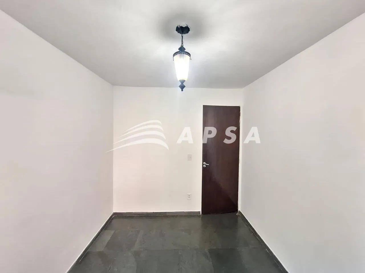 Apartamento de 2 quartos com box de vidro no banheiro — photo 3
