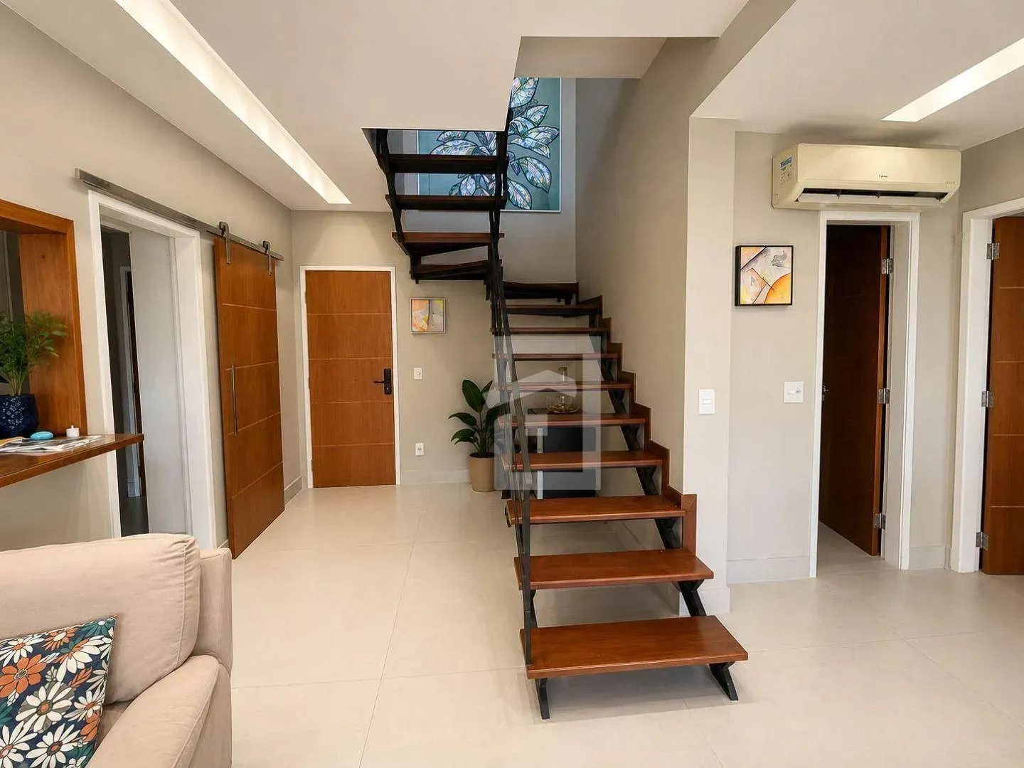 Furnished duplex penthouse with 3 bedrooms and 191 m² — photo 2