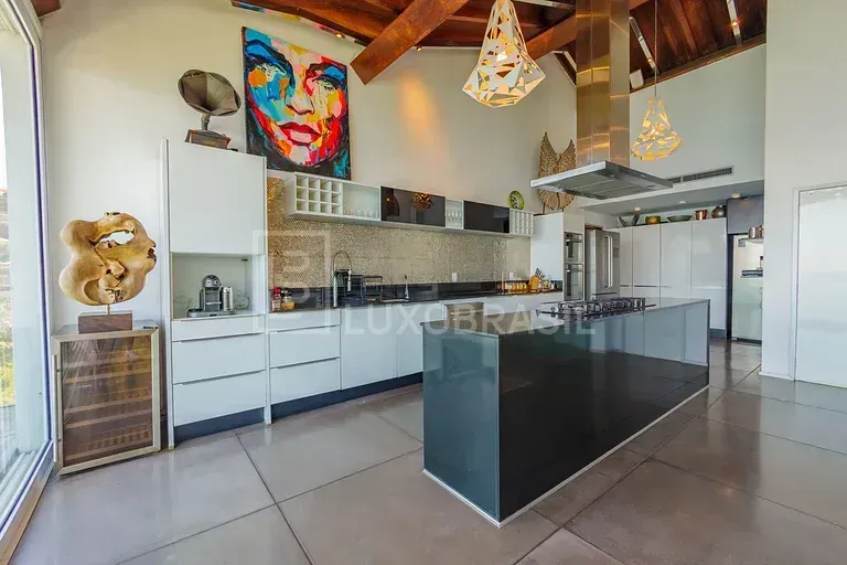 Furnished house with 5 bedrooms and an open-plan kitchen — photo 15