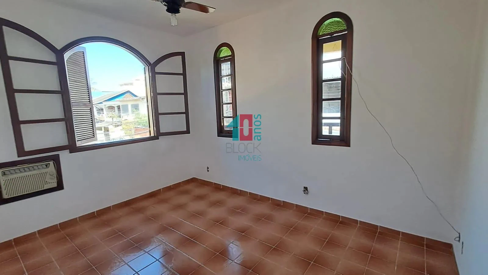 House with 3 bedrooms, balcony and private garden — photo 6