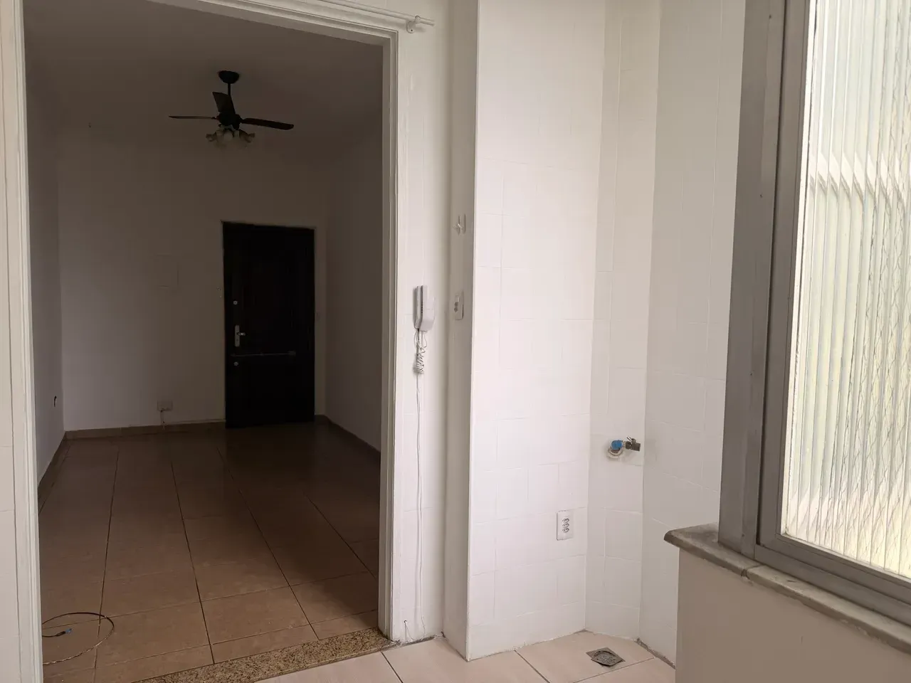 2-bedroom apartment with 1 bathroom and glass shower — photo 10