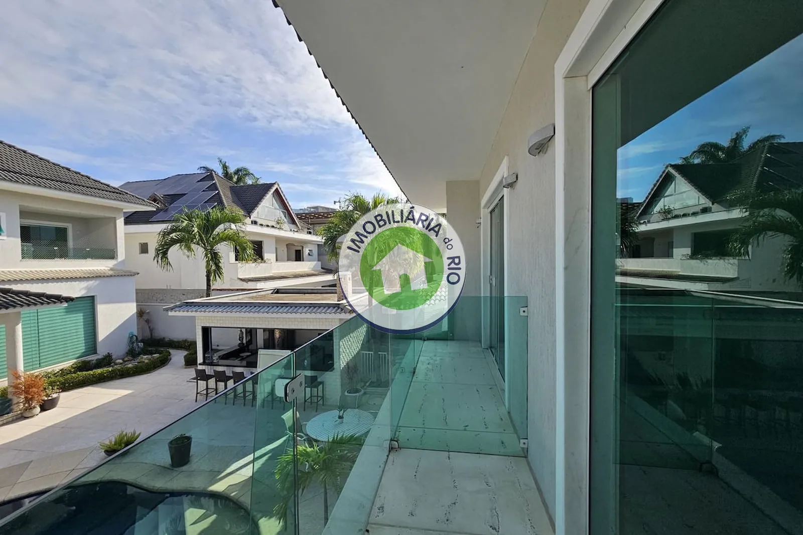 Casa com 5 quartos e 5 banheiros, cozinha fechada — photo 19