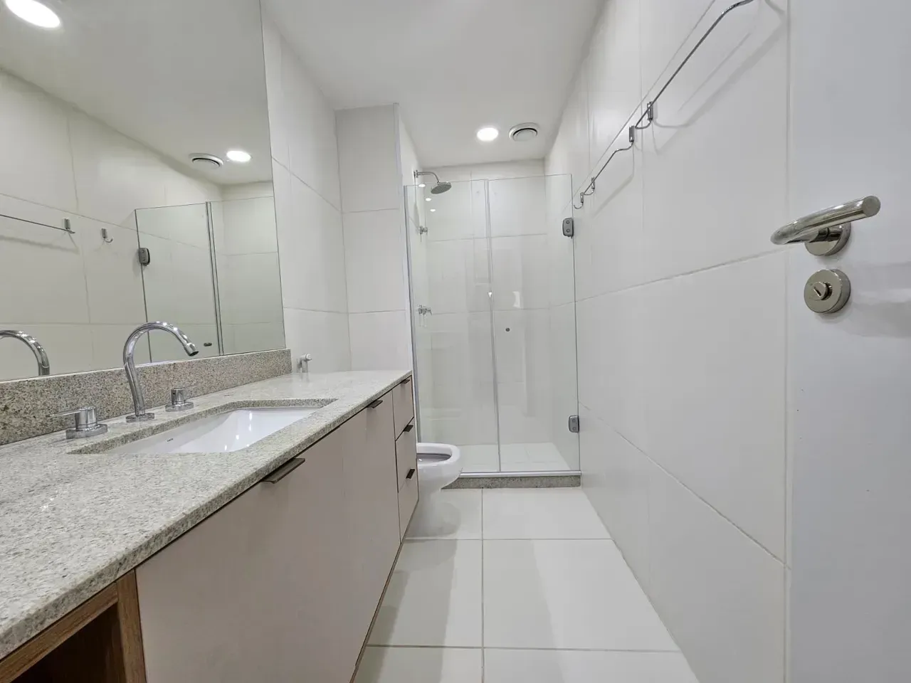 Apartamento mobiliado com 4 quartos e 5 banheiros — photo 46