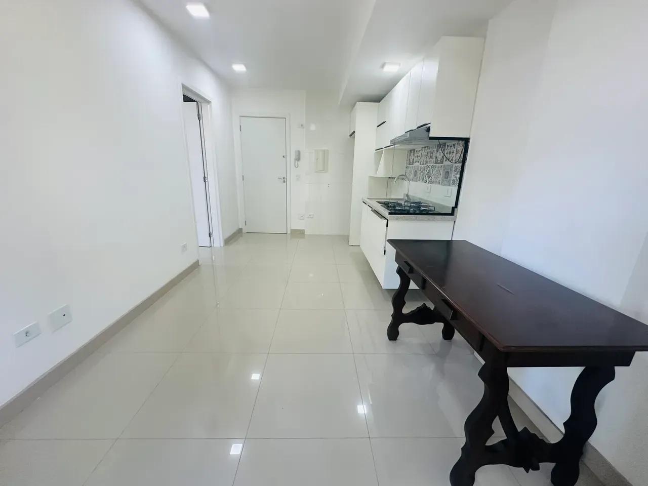 1-bedroom apartment with suite bathroom and balcony — photo 3
