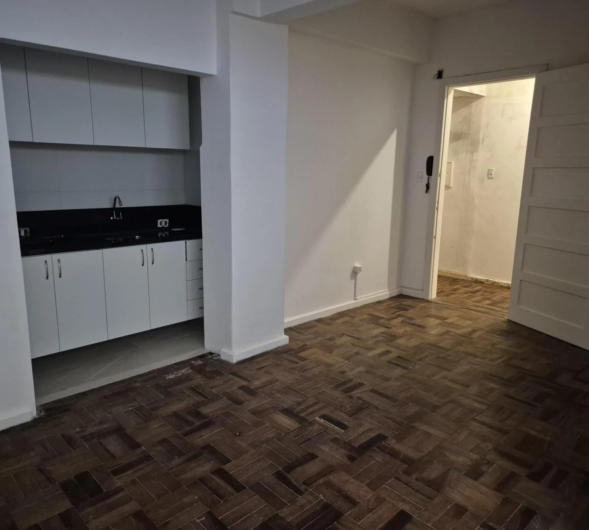Apartment, 38 m², with wood or laminate floors — photo 9