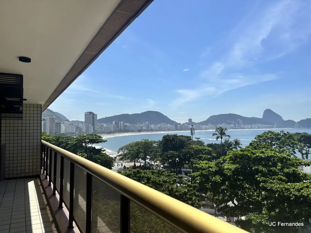 2-bedroom, 2-bath apartment with water and city view — photo 4