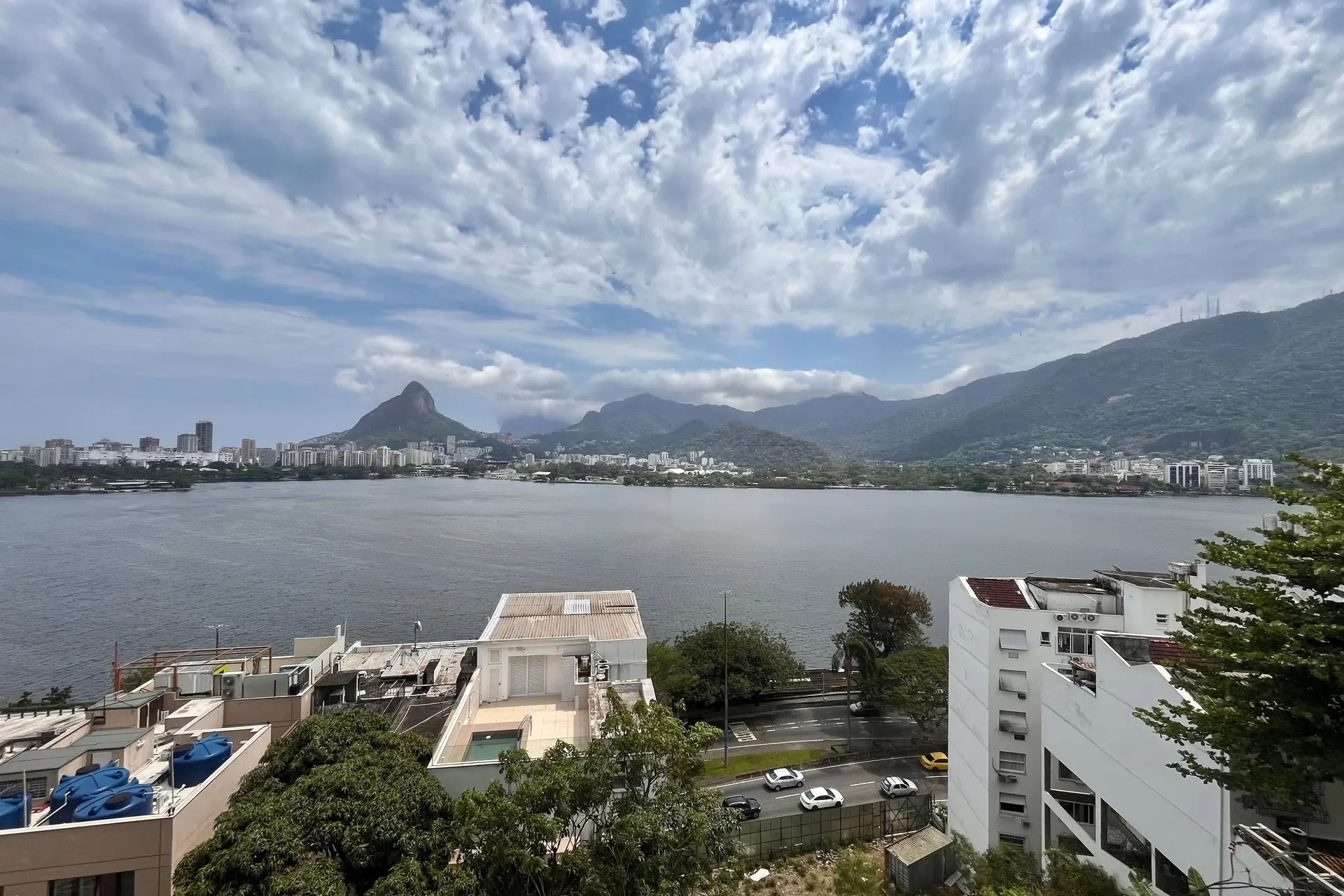 3-bedroom apartment with a water view — photo 18