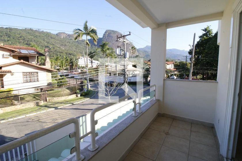 House with 4 en-suite bedrooms and 597 m², 4 parking — photo 42