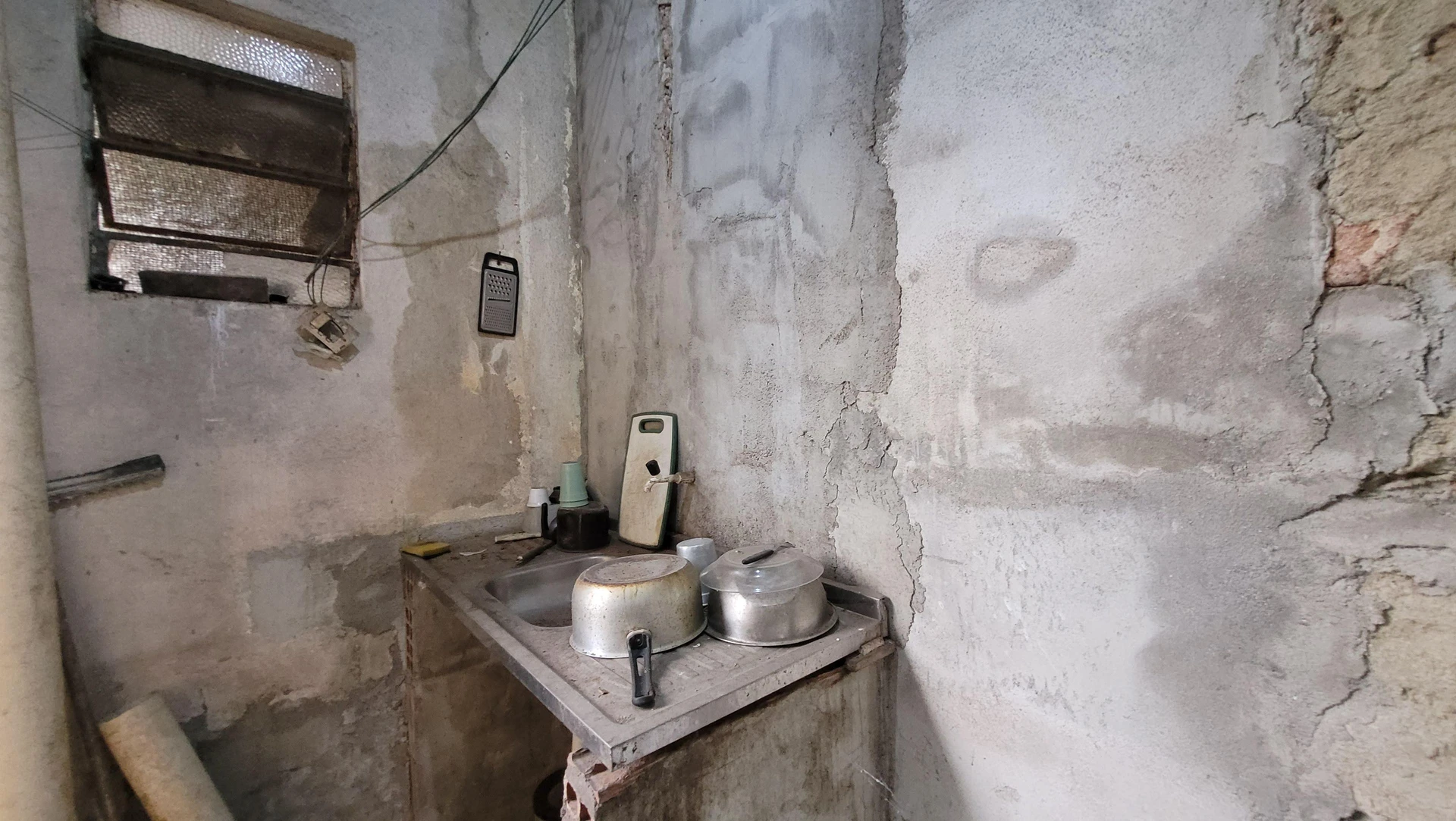 Немеблированный дом: 2 спальни и 1 ванная, нужен ремонт — photo 8
