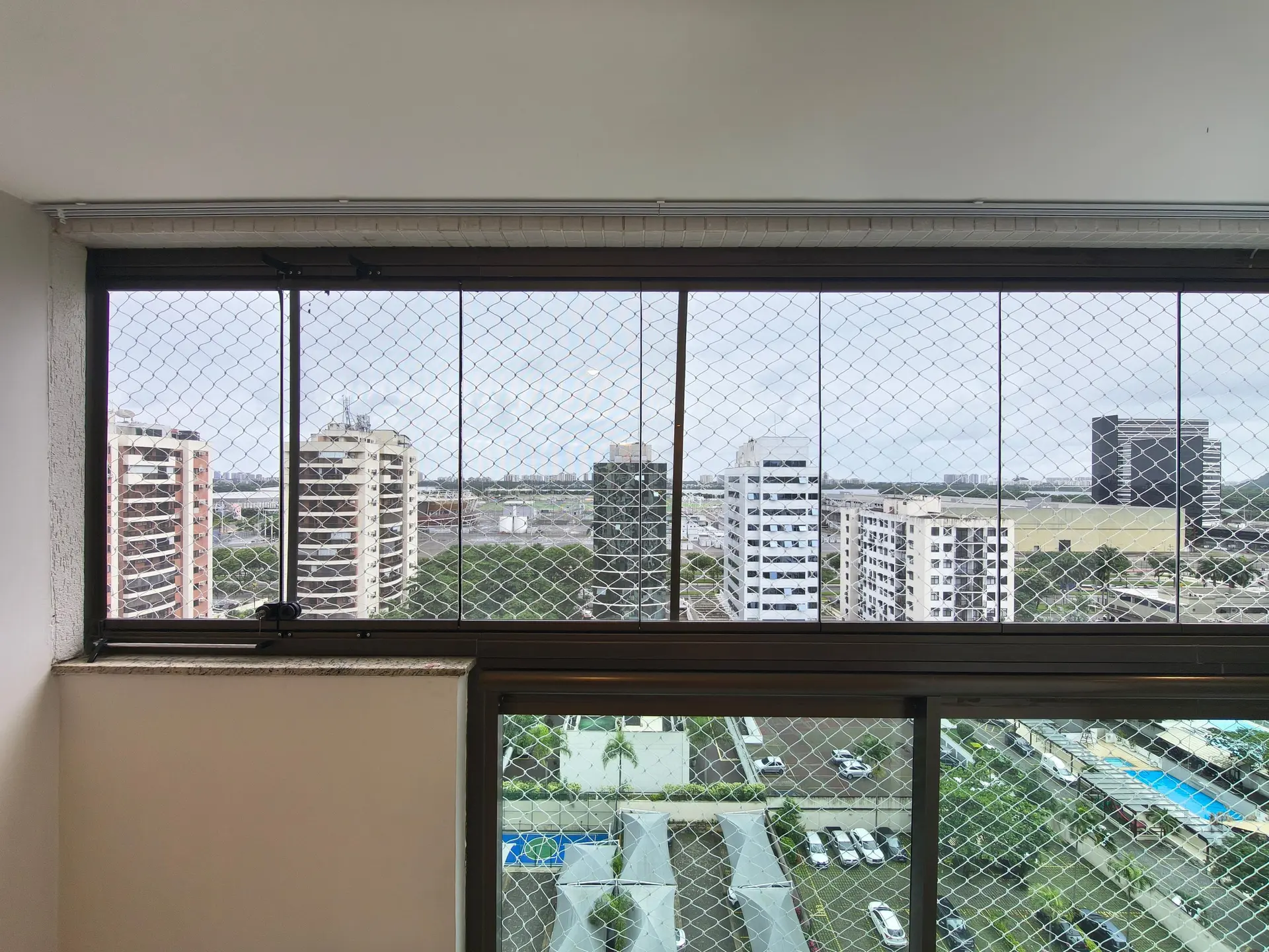 Floor-to-ceiling windows in a 3-bedroom apartment, 140 m² — photo 44