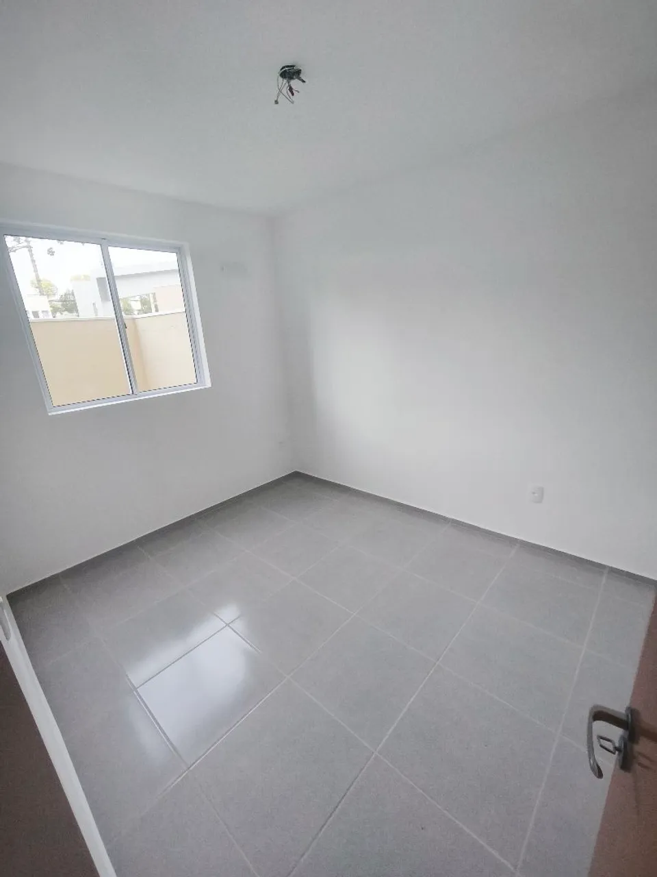Unfurnished 2-bedroom apartment with integrated kitchen — photo 3