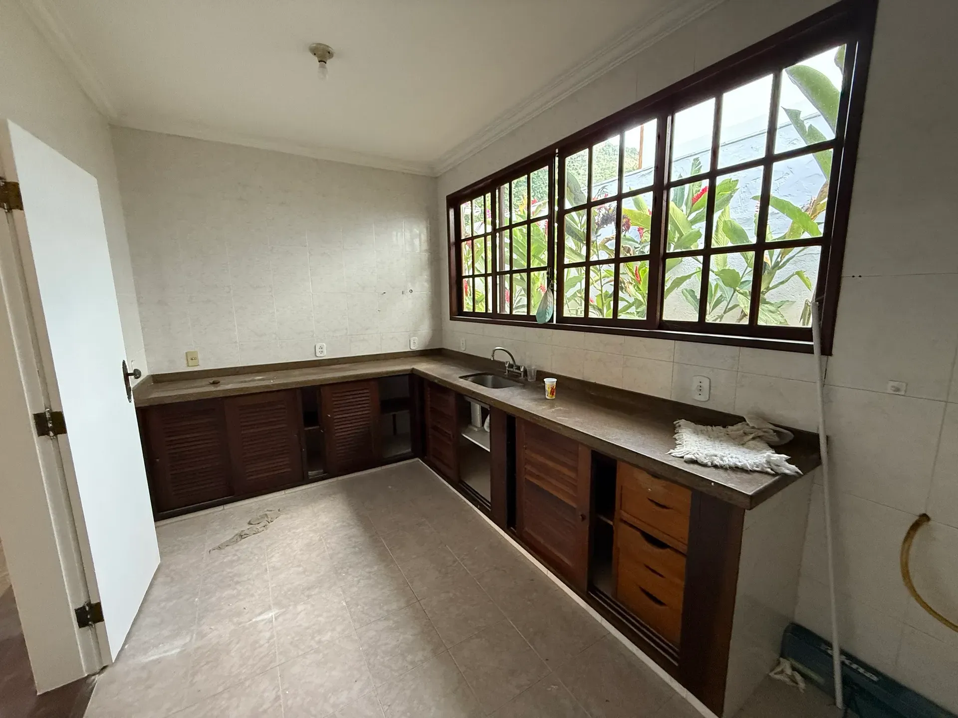 Furnished house, 350 m², with a glass-enclosed balcony — photo 13