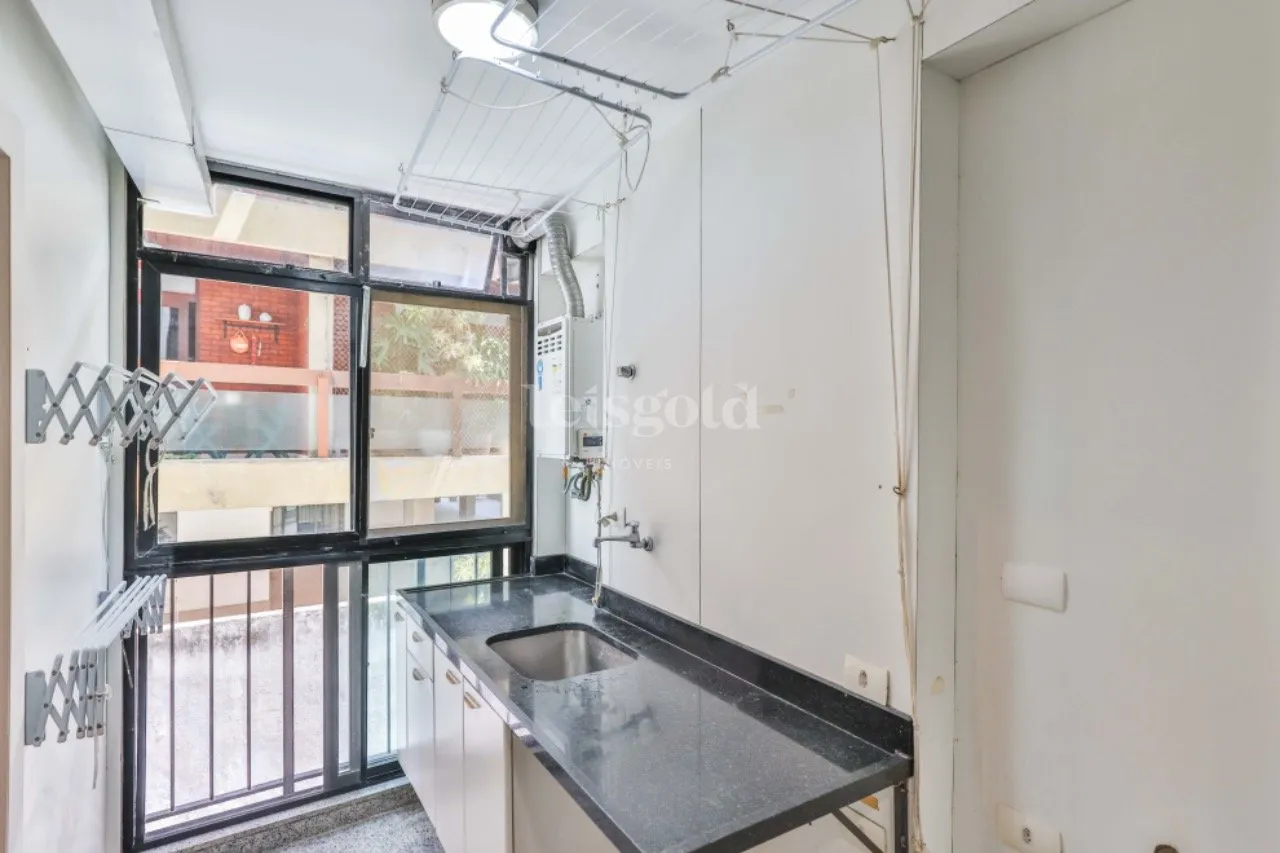 Floor-to-ceiling windows in a 2-bedroom apartment, 230 m² — photo 38